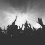 imgi 27 rock music people night smoke crowd 655306 pxhere.com